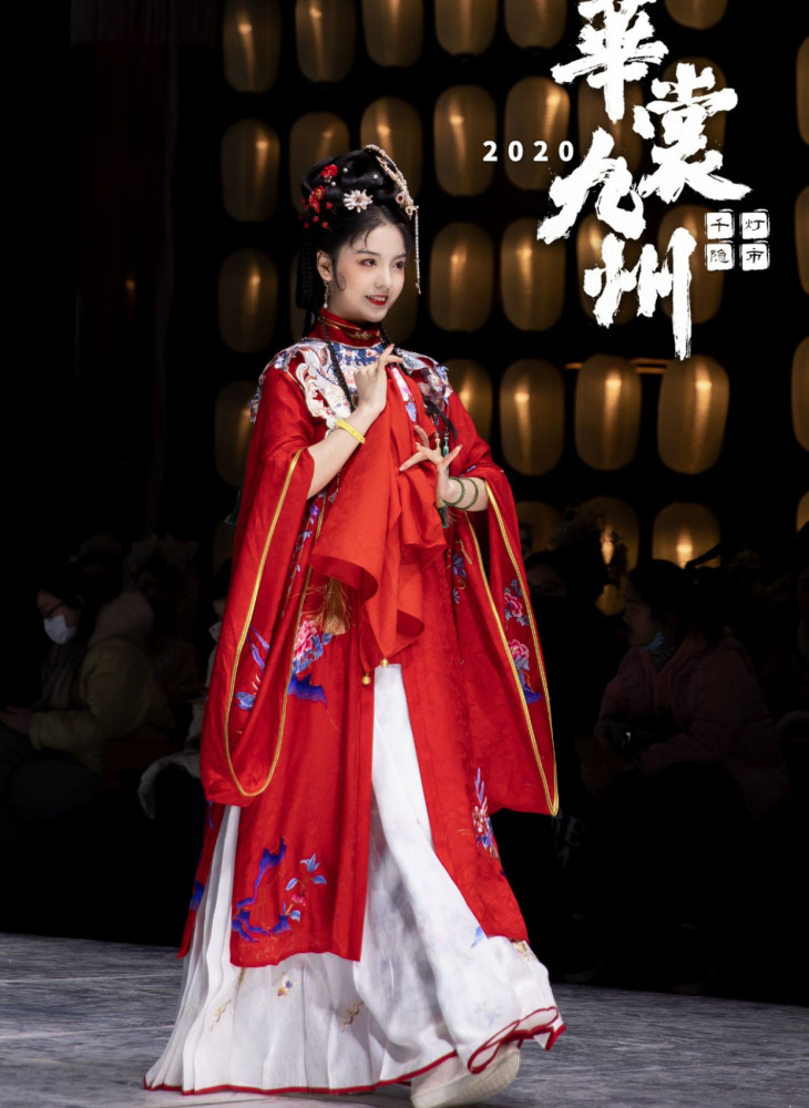 让无数同袍向往的华裳九州走秀,出现过哪些经典的"汉服?_腾讯新闻