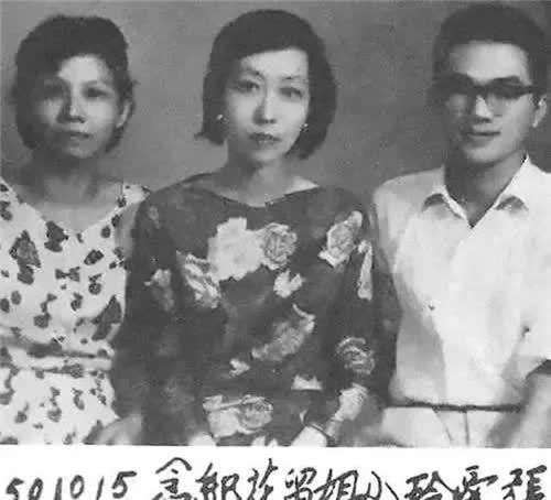 张爱玲晚年:3年搬家180次,去世时衣不蔽体;自嘲:活得像流浪狗