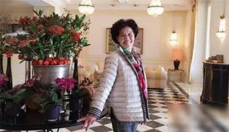 杨钰莹豪宅首次公开,在家养花种菜,装修风格却暴露年龄