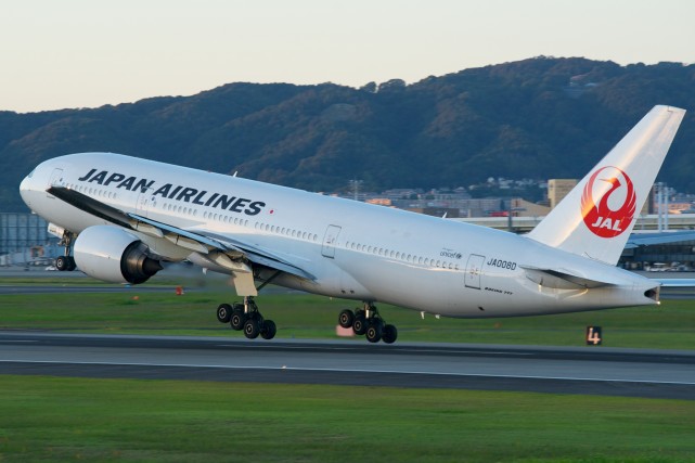 美联航波音777发动机空中爆炸后,日本航空做出决定