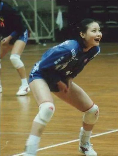 她是中国女排十大美女之一史上实力派二传手无可奈何24岁退役