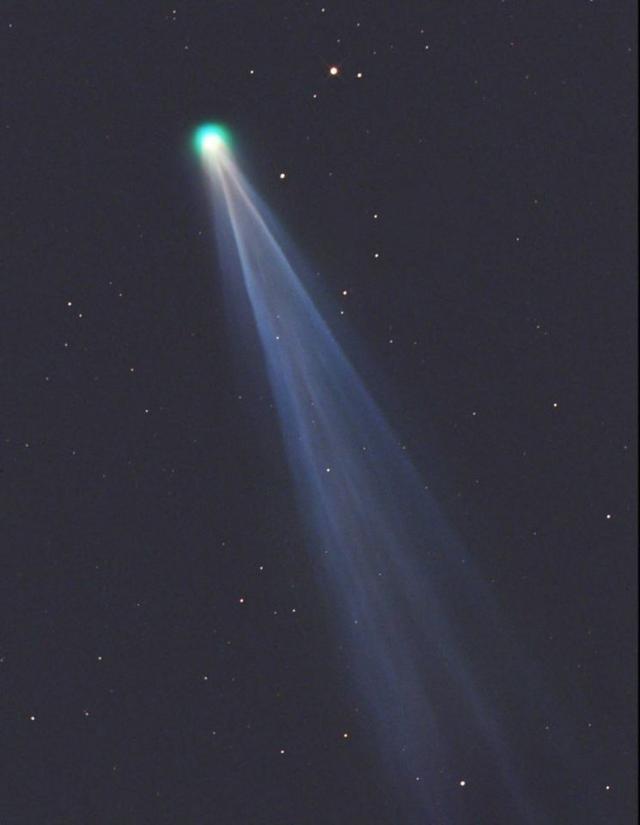 尾巴上亿公里长的扫帚星产自太阳系这仨地方给地球运来了水