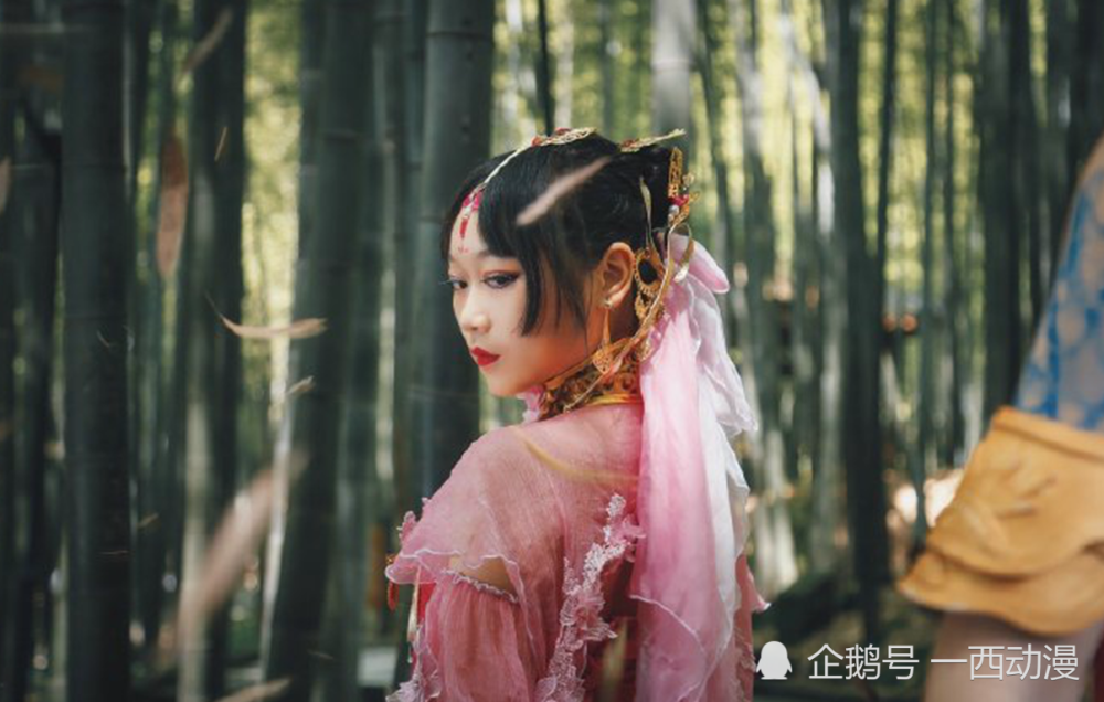 小姐姐cos古风美女,一张比一张辣眼,最后一张神反转