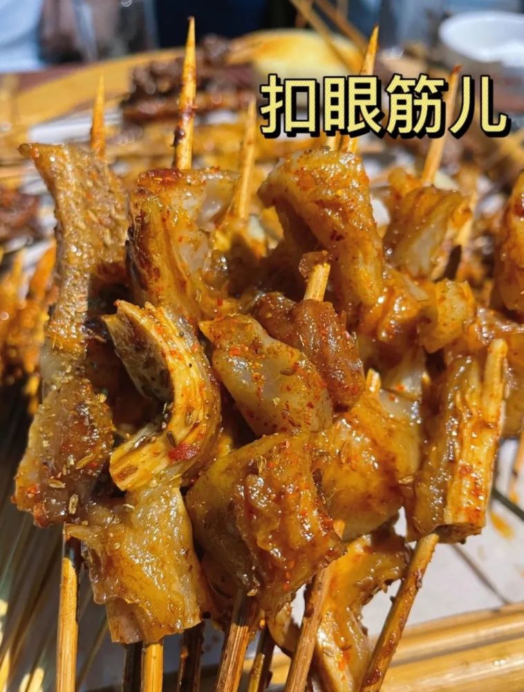 厚厚的一大片扣眼筋,非常有嚼劲,一口下去满足感爆棚!