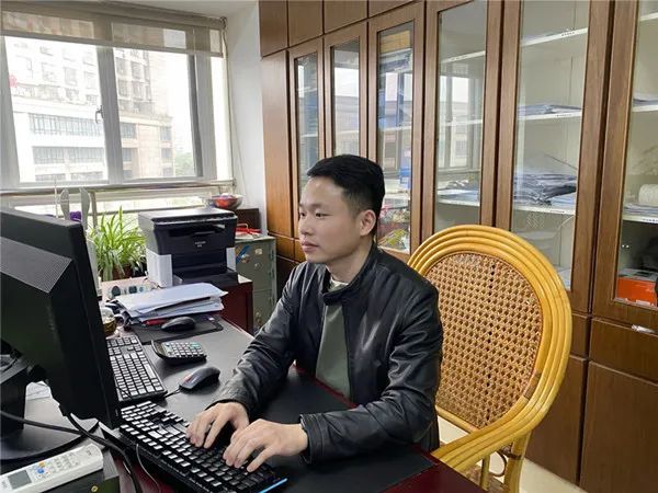 魁市人民检察院第二检察部干警 廖靖宇市人民检察院第五检察部干警
