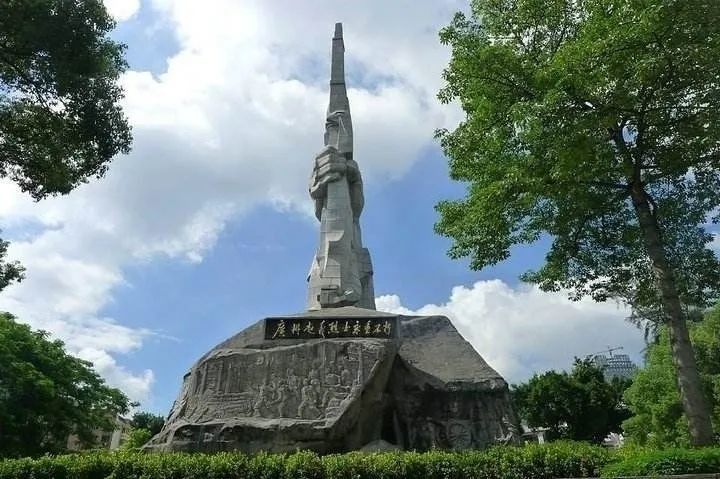 2,杨梅坑亲海绿道 3,七娘山登高看海 坐落在岗地湖畔,纪念性建筑物和