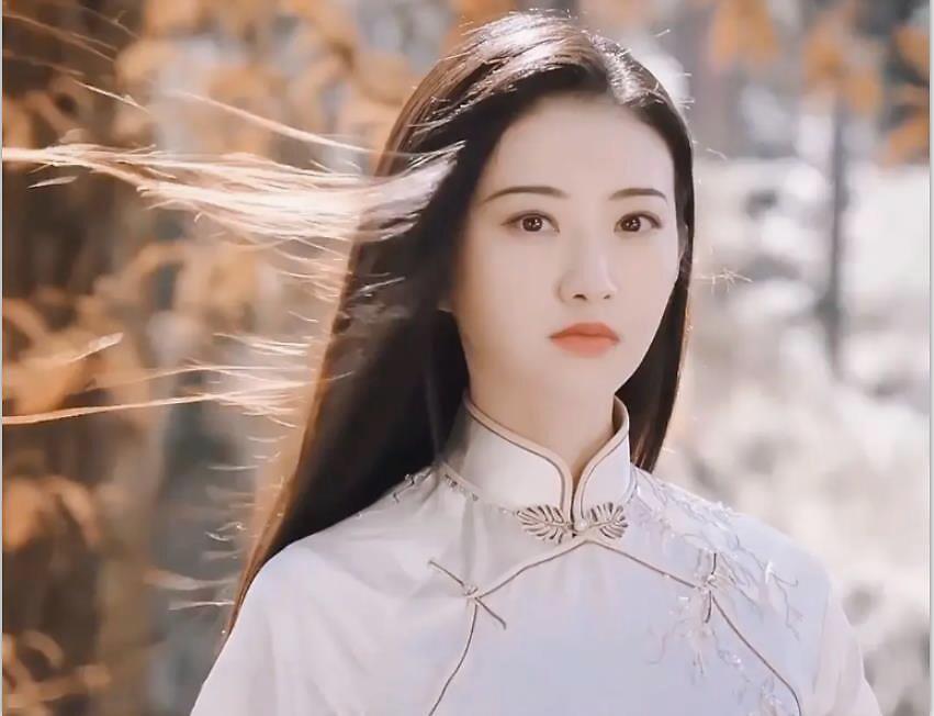 司藤女主角搭配了80多套戏服复古又时尚的旗袍让人念念不忘