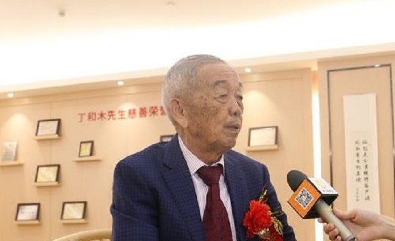 安踏创始人丁和木,坚持每天走1万步,为老家60岁以