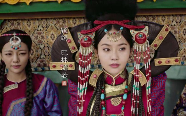 《如懿传》中的颖妃才是宫斗高手,一句话让魏嬿婉从令妃变成答应