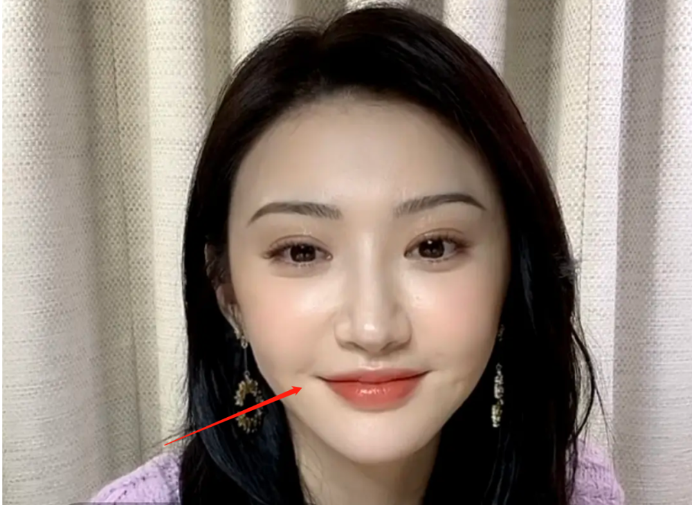 景甜嘴巴和演《司藤》时不一样,和baby的微笑唇很像!