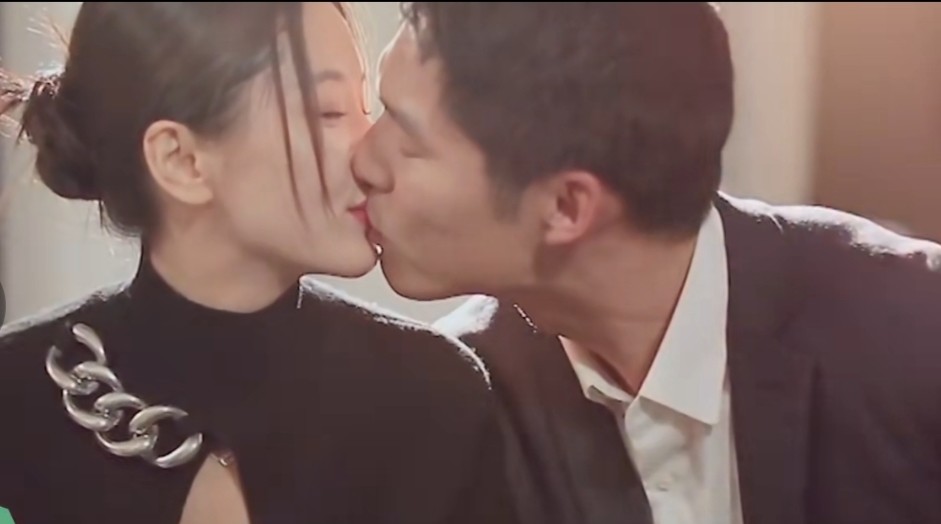 王子文答应做吴永恩女朋友,亲友团起哄亲一个,王琳孤身一人离开