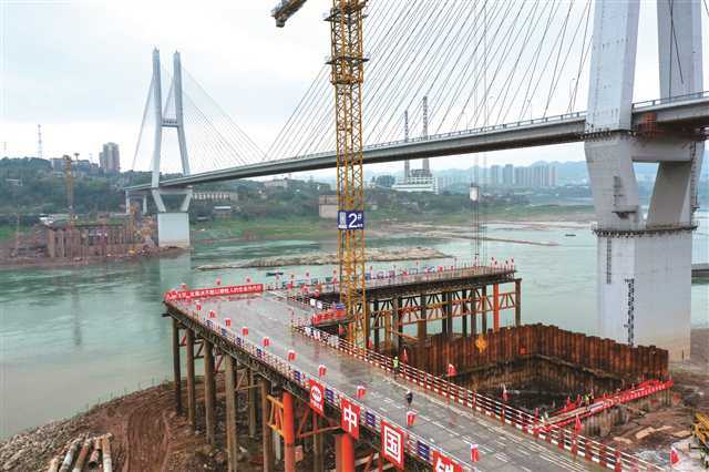 李家沱长江复线桥开始塔柱施工