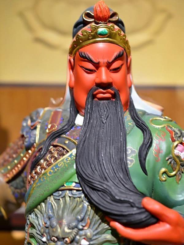 关羽为什么总是戴着一顶绿色的帽子?