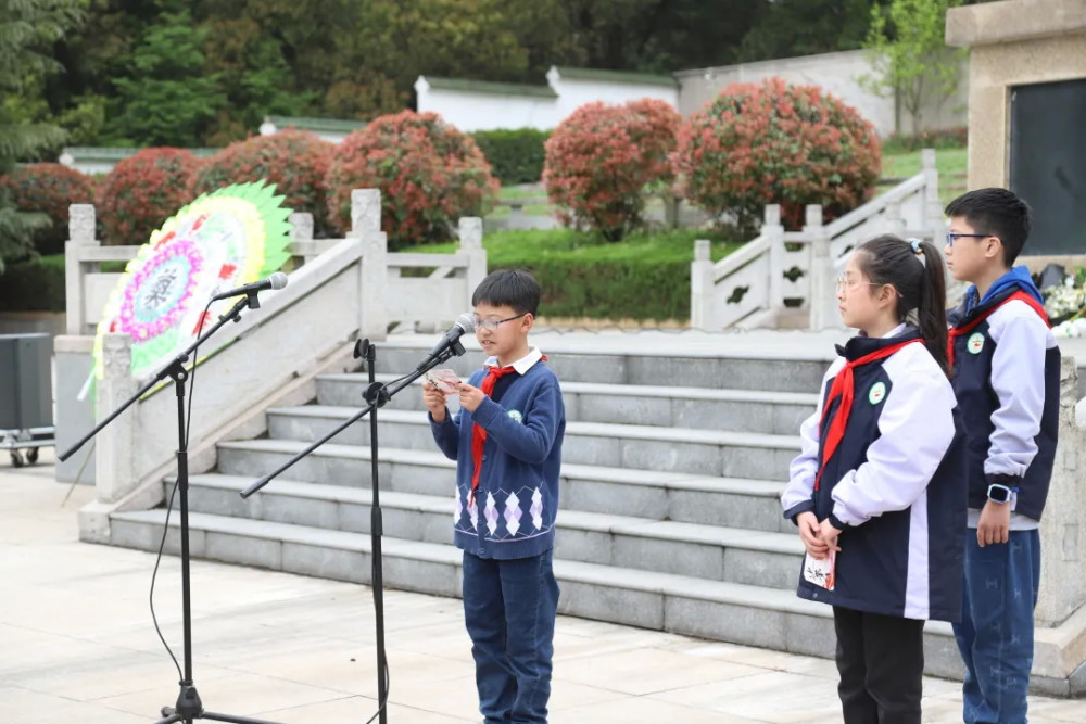 无锡市东湖塘实验小学缅怀先烈,致敬建党百年