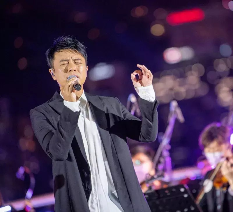疯传全家移民英国?李克勤:以身为中国人为荣