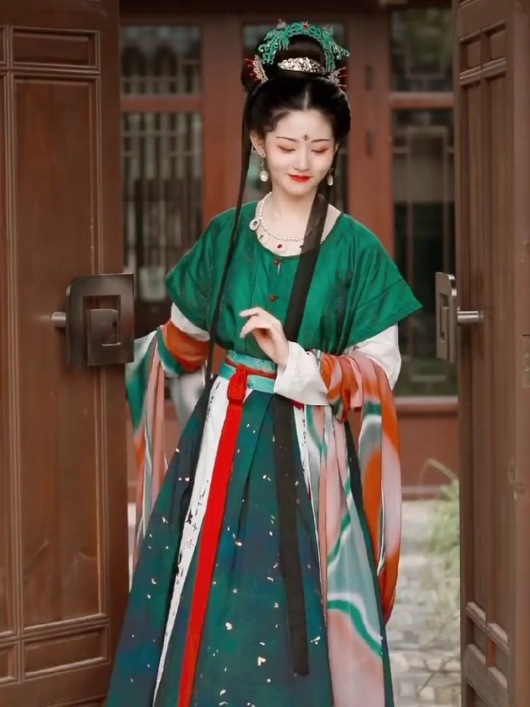 不炒作不营销,汉服圈的小姐姐生图和精修图美的一样自然