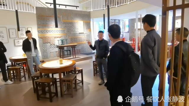 树厨创始人刘兴洋带领团队学习树厨文化树根家