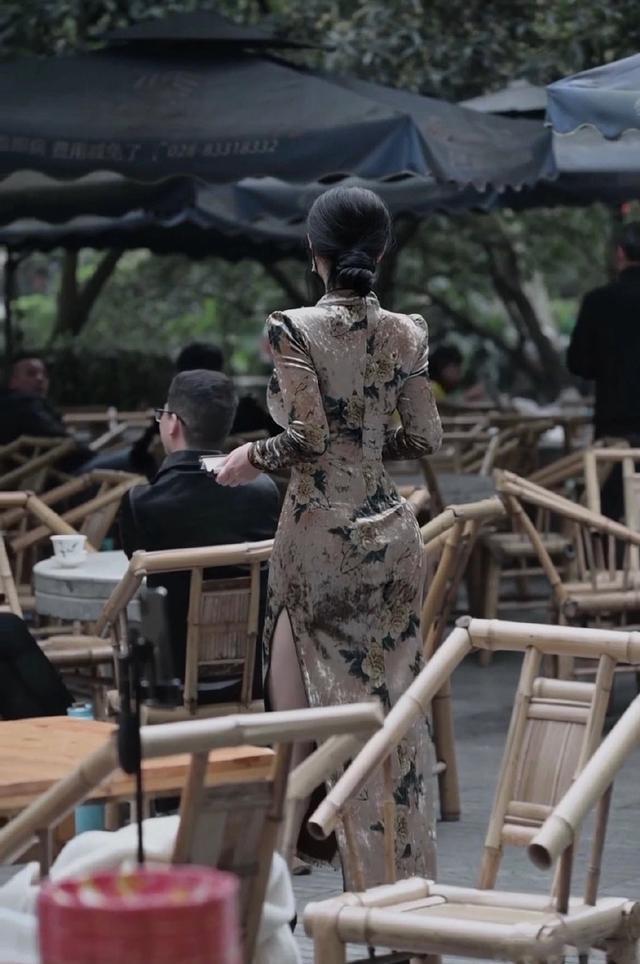 中国版卡戴珊,拥有完美翘臀,穿旗袍"花瓶"曲线吸睛
