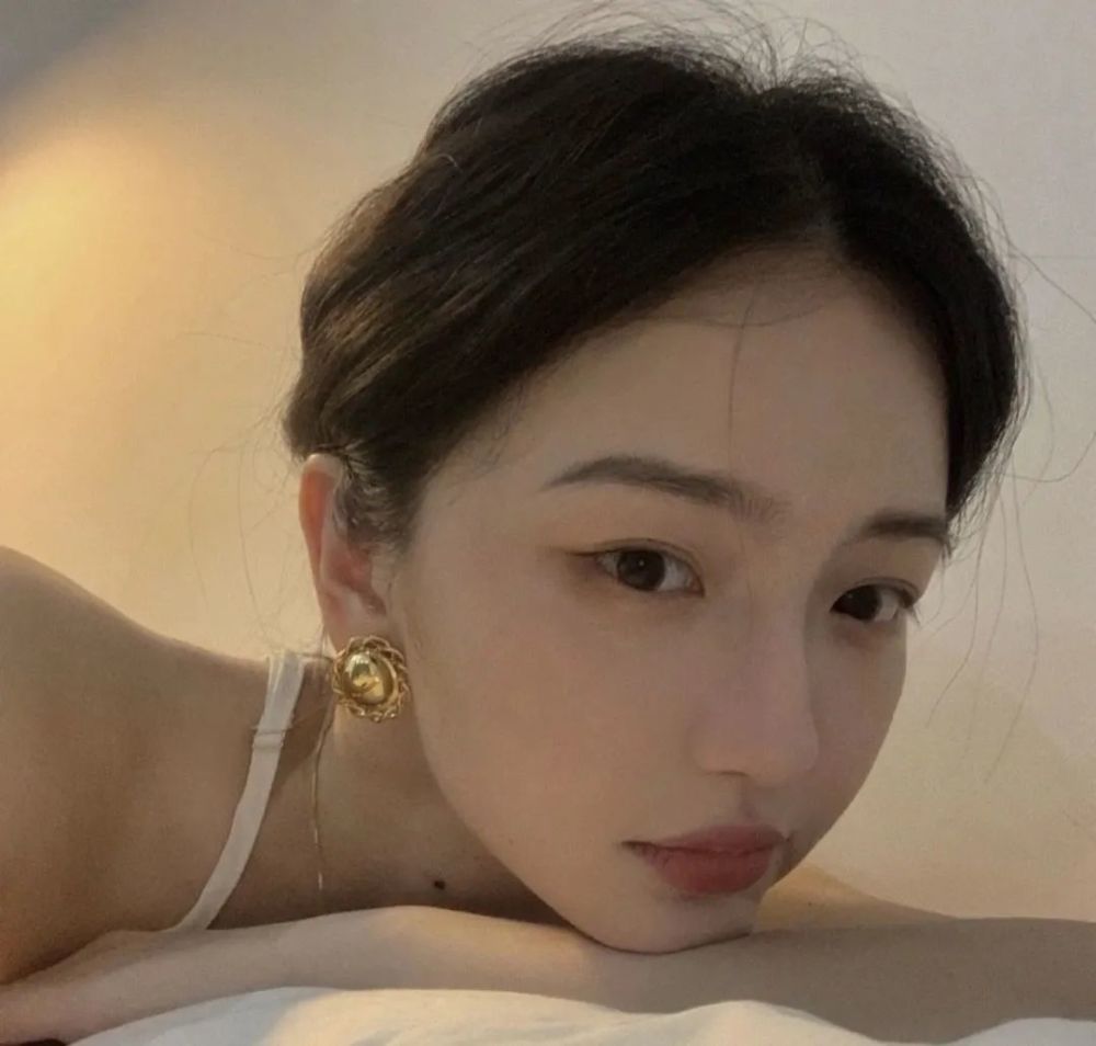 怼脸头像|目光还在捉迷藏