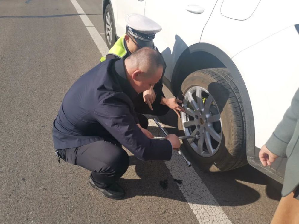 德比郡消防及救援服务_汽车救援 拖车救援启航服务_车上道路救援服务