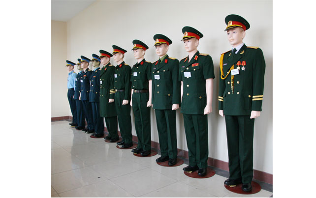 从越南国防部长吴春历大将看该国的军装,是否抄袭07式军装?