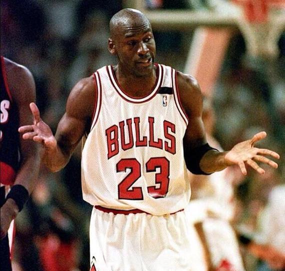 nba球星标志性庆祝动作:哈登撒盐,利拉德看表,榜首太嚣张!