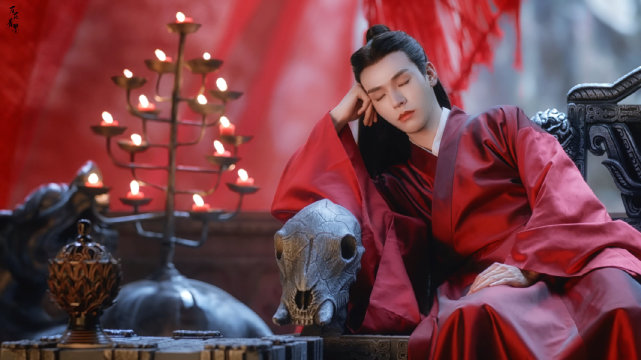 山河令》戏服拍卖创纪录,温客行最爱的这套红色戏服已出价20万 山河令》戏服拍卖创纪录,温客行最爱的这套红色戏服已出价20万