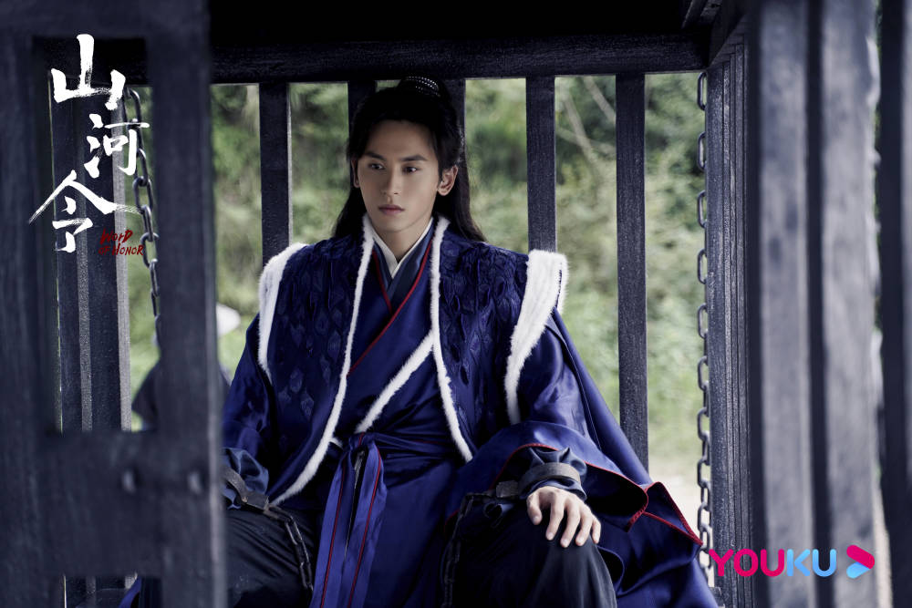 山河令 温客行 周子舒 公式服 山河令》戏服拍卖创纪录，温客行最爱的这套红色戏服已出价20万！-腾讯新闻