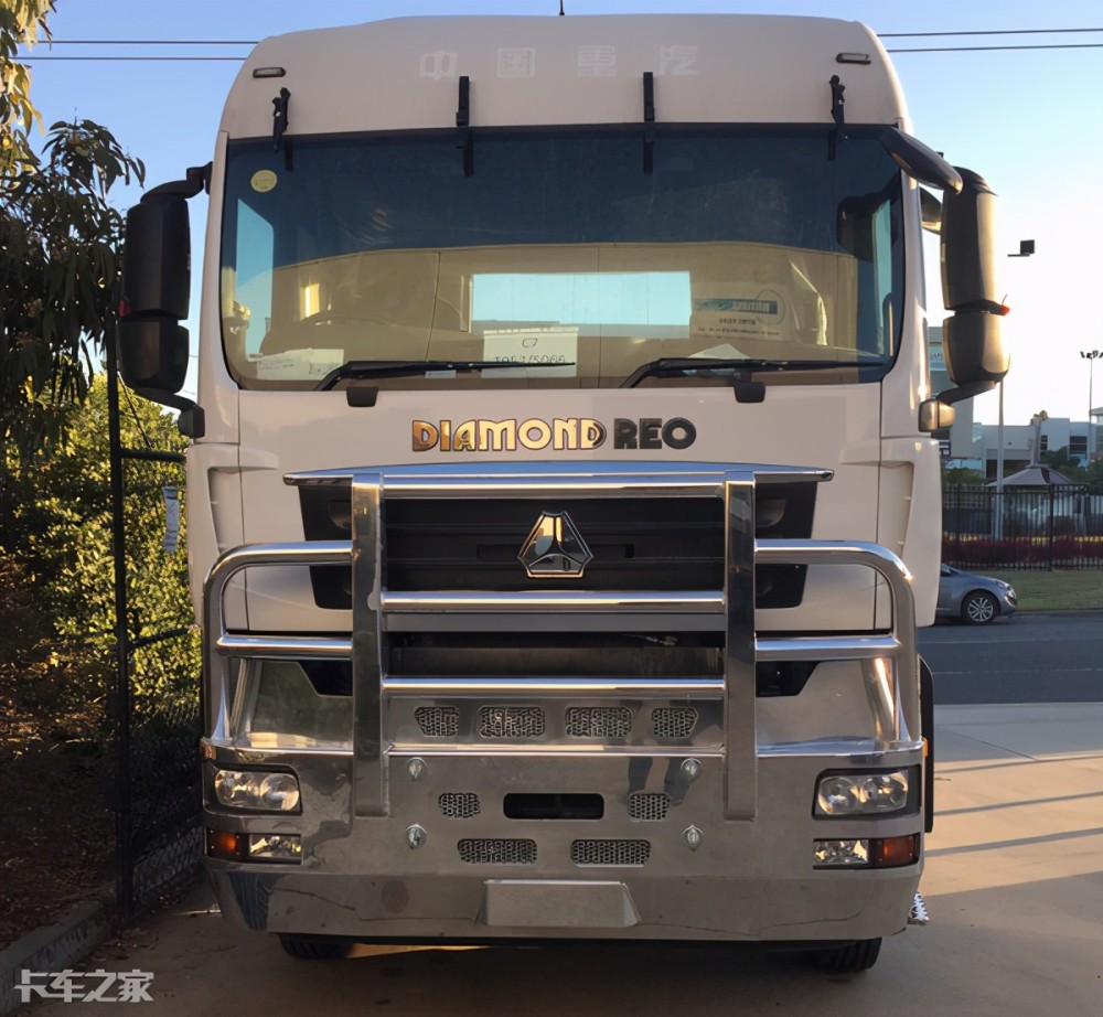中国重汽卡车出口到澳大利亚后变样了,这造型你喜欢吗