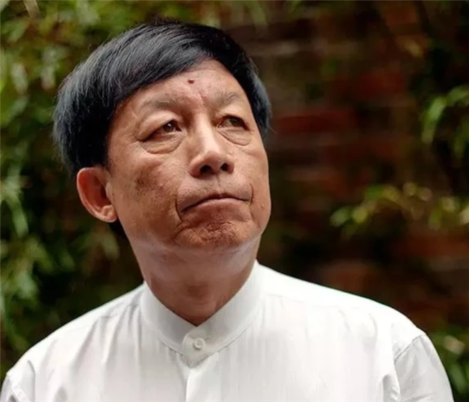 易中天在武大任教10年,受学生欢迎,为何是"永远的副教授"?