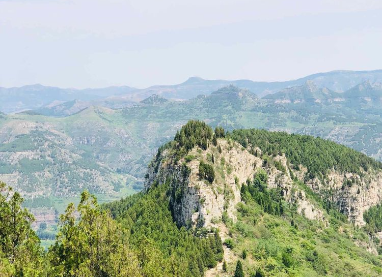 太甲山,位于风景如画的济南仲宫卧虎山水库东南,它雄踞在锦绣,锦阳