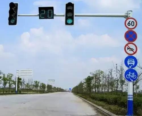 新国标红绿灯标准出台 各位司机务必注意 一不小心6分