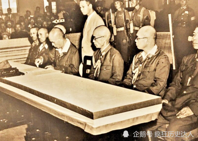 日本天皇宣布投降,冈村宁次手握80万大军,听到投降说了4个字