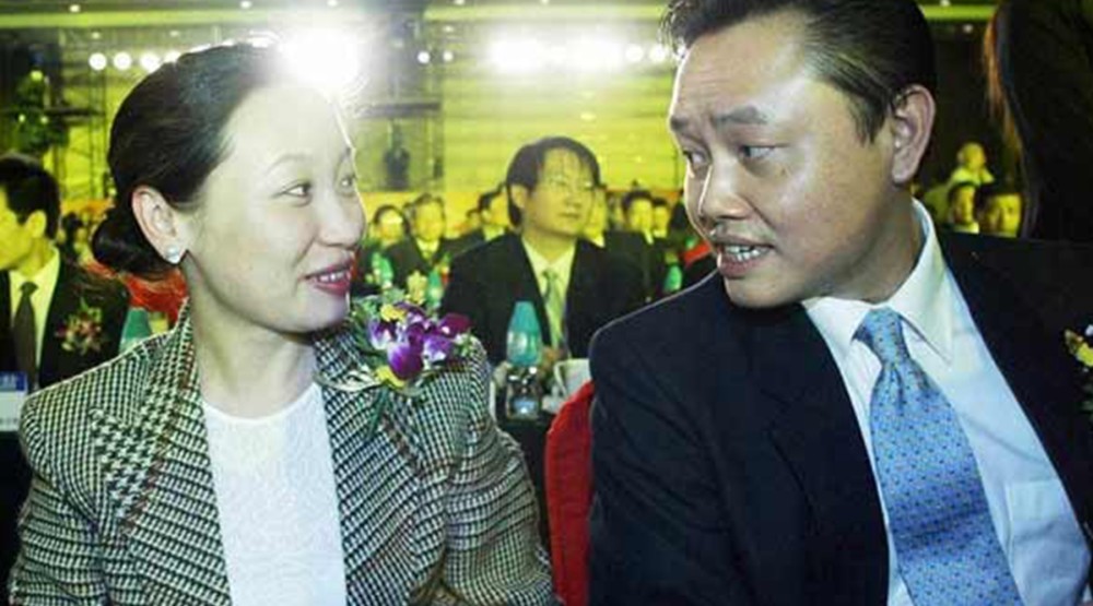 黄光裕座驾了得,两台迈巴赫见证人生起伏!网友:杜鹃真是好样的