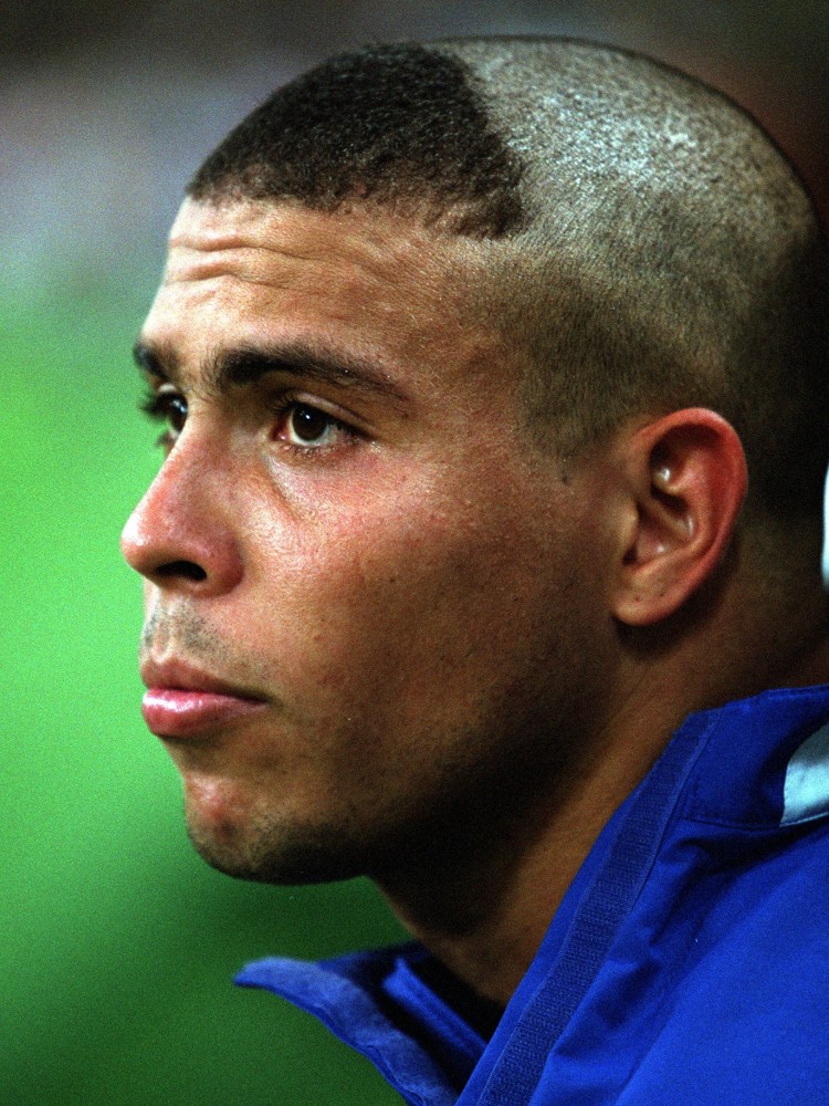 2002年世界杯罗纳尔多为什么留阿福头发型,背后有哪些
