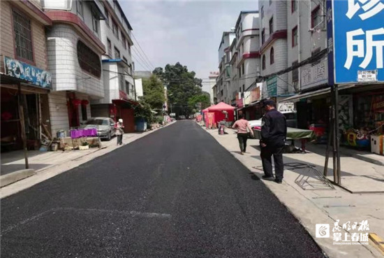 官渡区六甲街道永胜社区修缮道路便民出行