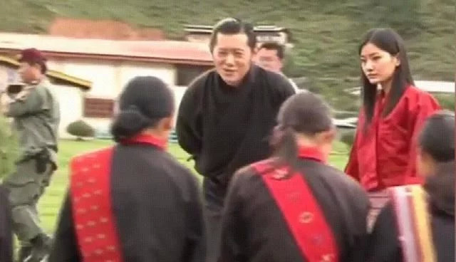 40岁不丹国王辜负了佩玛王后,在外金屋藏娇,亲手打破童话婚姻