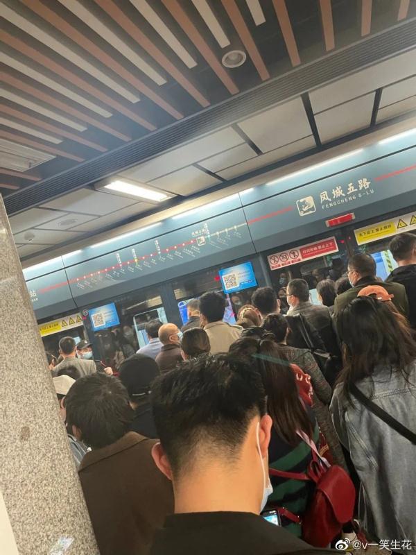 突发!西安地铁2号线多站临时停车,官方通报:信号故障
