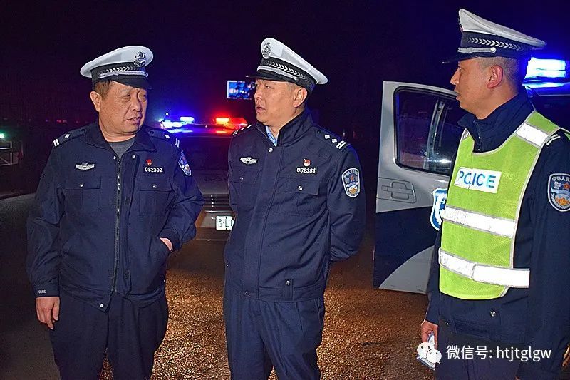 交警大队教导员乔炳全程督导夜查过程