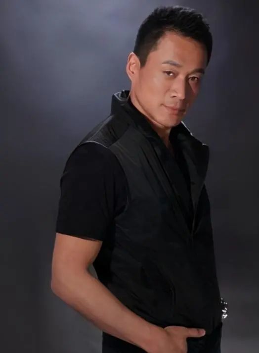 丁海峰:因"武松"一炮而红却和王思懿因戏生情,今成人生赢家
