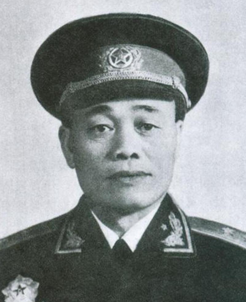 开国中将担任兰州军区政委22年,退役时为何仅享受"师级"待遇?