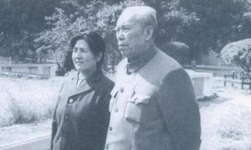 万岁军军长梁兴初的两任妻子,名字都有同一个字,第二任依然健在