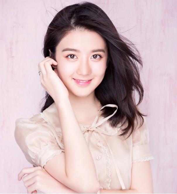 同是"北影校花",本想刘亦菲赵薇够精致了,看到她后我傻眼了