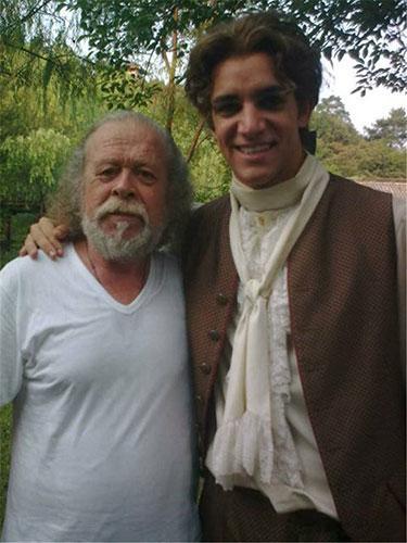 徐亚洲演了40年外国人从不用化妆其实他是地地道道的中国人