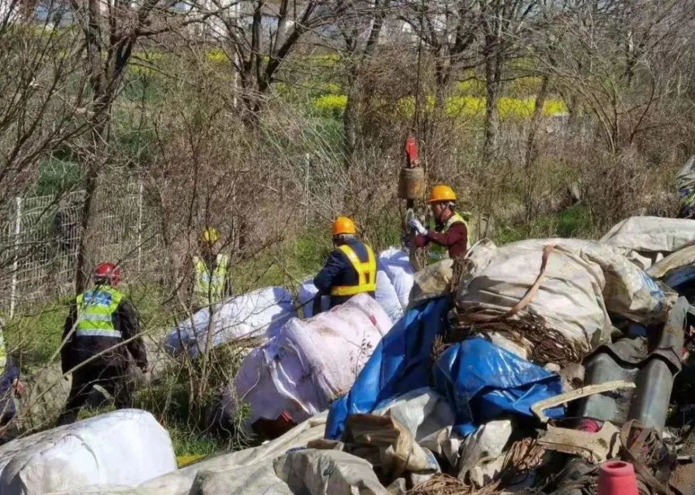 据悉,4月4日凌晨g15沈海高速盐城段四车相撞致11人死亡交通事故原因已