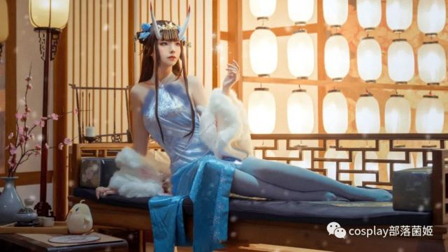 cos:碧蓝航线能代装冬雪沁香cos正片@一粒榛子