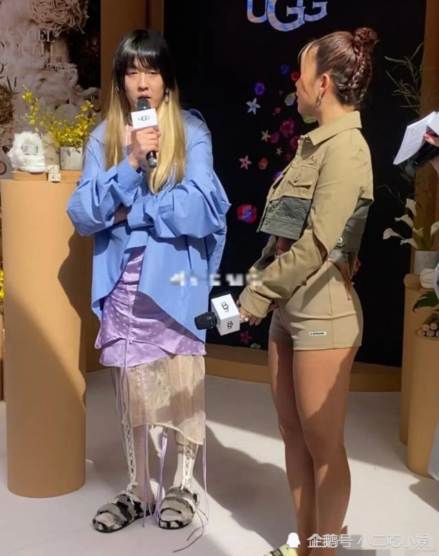 姜思达穿女装参加活动,长发薄纱裙造型被热议