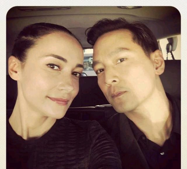 吴彦祖晒旧照庆祝结婚11周年,发文向妻子示爱:宝贝,爱你