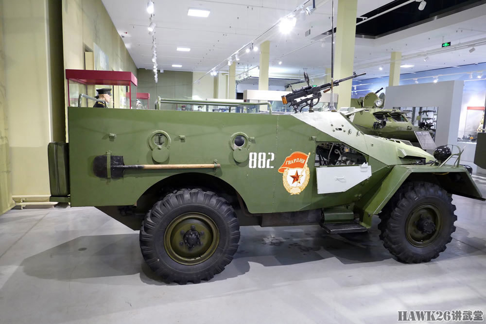 图说:btr-40装甲运兵车 外形酷似德国型号 车内空间小