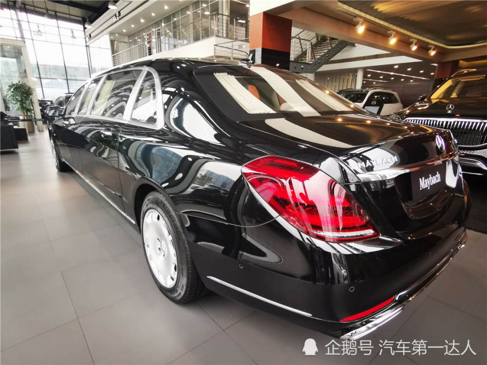 最新款 迈巴赫 s680 pullman 黑外米内